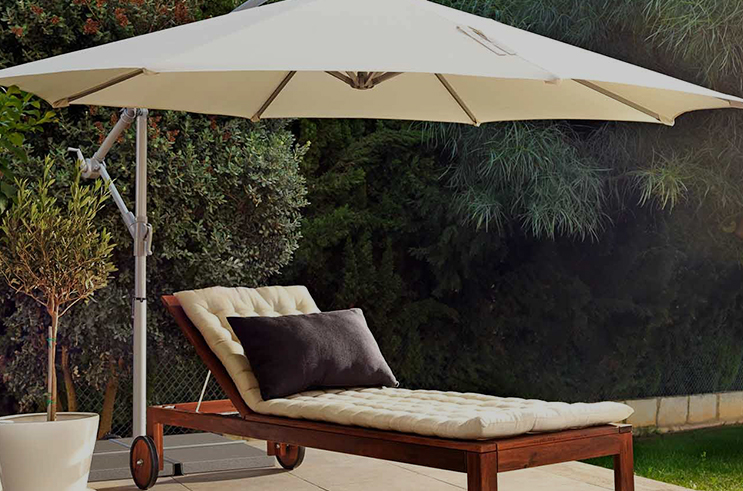 Як матеріал парасольок внутрішнього дворика впливає на міцність та захист від сонця?